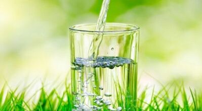 mga panuntunan para sa pagsunod sa isang diyeta sa pag-inom para sa pagbaba ng timbang